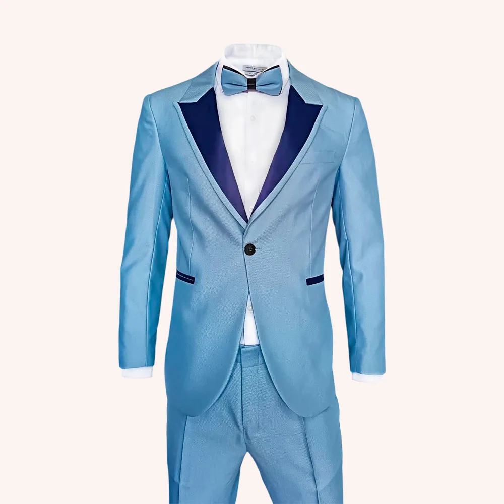 ESMOQUIN CELESTE CON SOLAPA EN PUNTA (dos piezas)