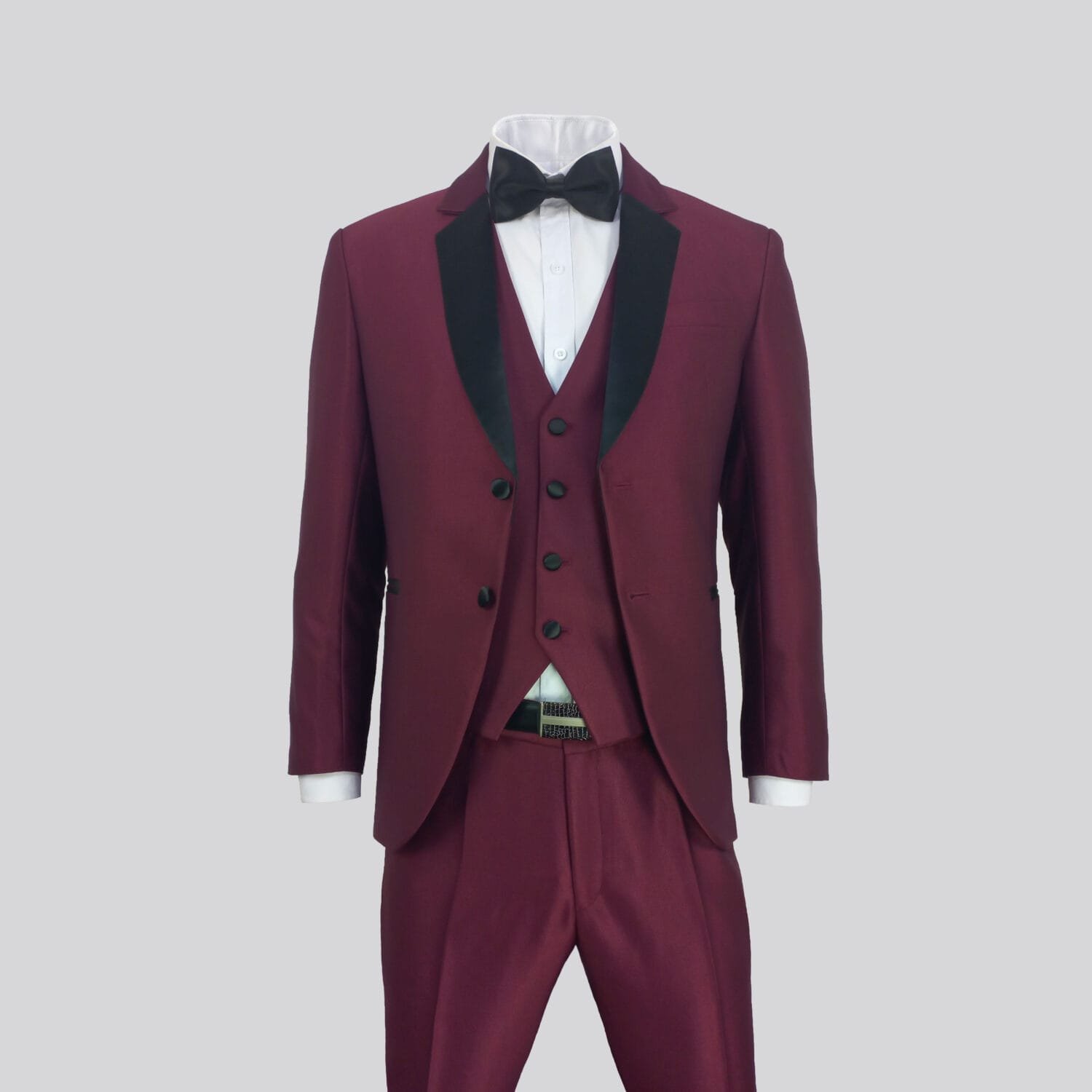 ESMOQUIN CONCHEVINO (3 piezas con detalles negros)