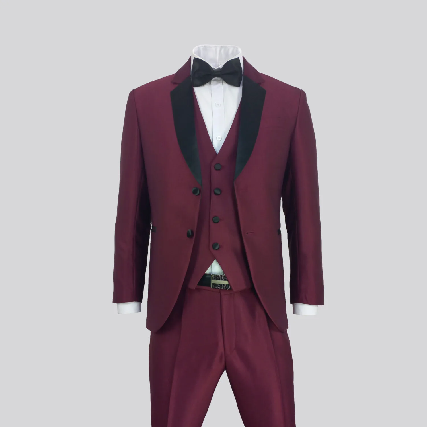 ESMOQUIN CONCHEVINO (3 piezas con detalles negros)