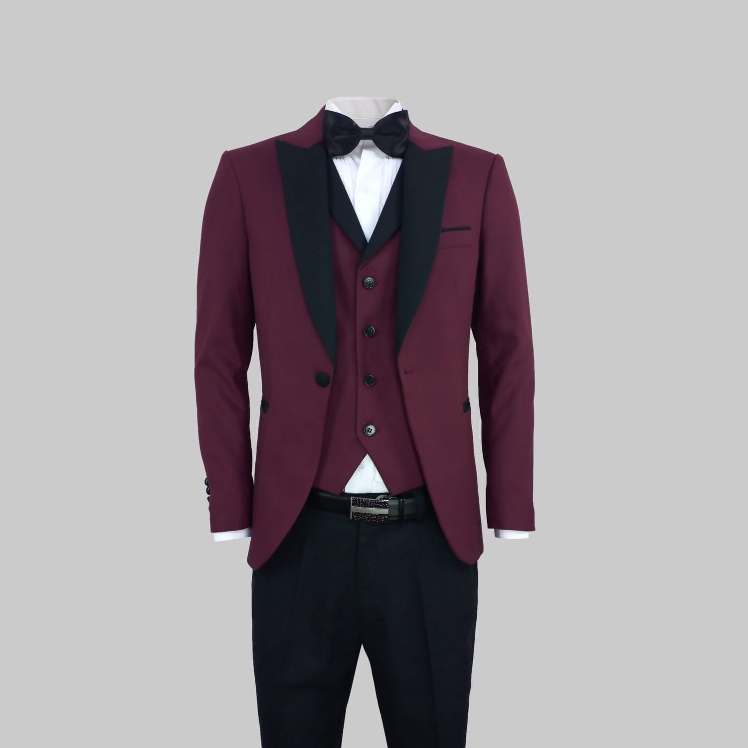 ESMOQUIN CONCHEVINO (tres piezas en color mate)