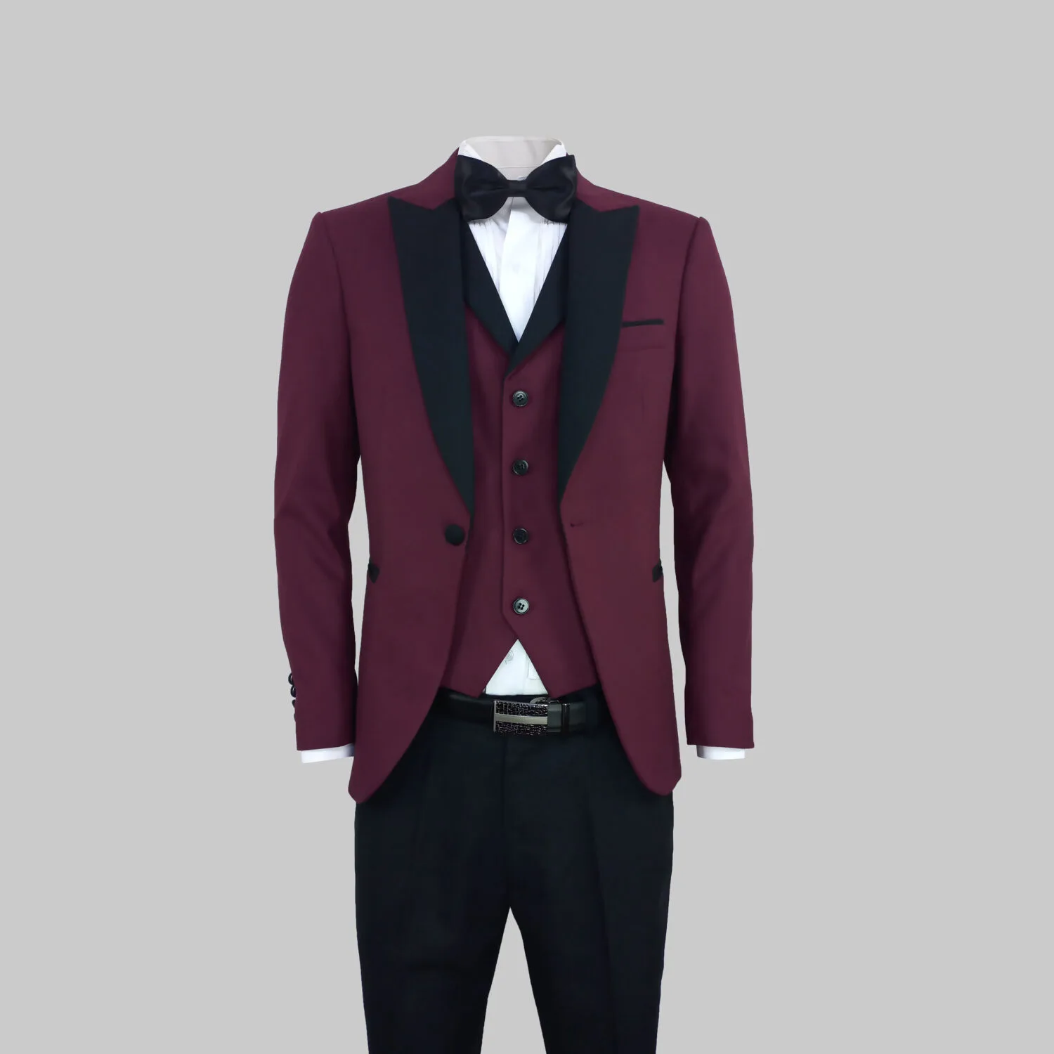 ESMOQUIN CONCHEVINO (tres piezas en color mate)